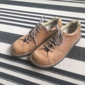 DR MARTENS tan suede oxfords (8A58)